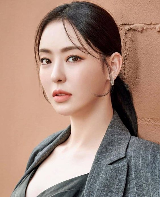 Lee Da Hee - Wiki, Bio, Age, Height, Boyfriend, Films, Dramas, Photos